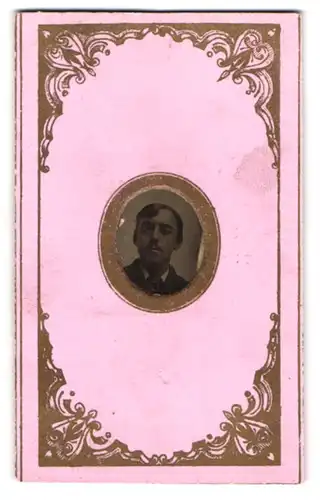 Fotografie Ferrotypie Portrait junger Mann im Anzug mit Seitenscheitel, Tintype
