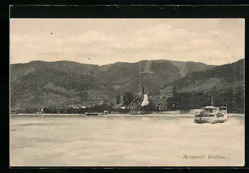 AK Arnsdorf /Wachau, Dampfer auf der Donau, Blick zum Ort