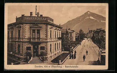 AK Dornbirn, Bahnhofstrasse mit Hotel Weiss und Strassenbahn