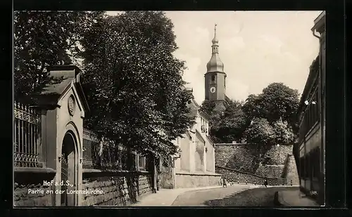 AK Hof a. d. S., Strassenpartie mit Lorenzkirche