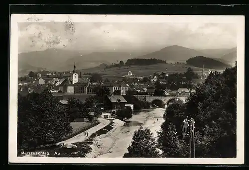 AK Mürzzuschlag, Flusspartie mit Brücke und Blick auf den Ort