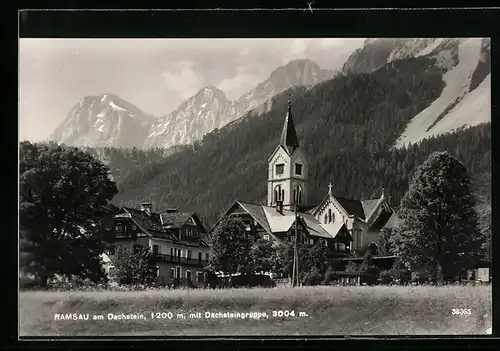 AK Ramsau am Dachstein, Ortsansicht mit Kirche vor Dachsteingruppe