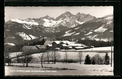 AK Kulm-Ramsau, Ortsansicht im Schnee gegen die Schladminger Tauern