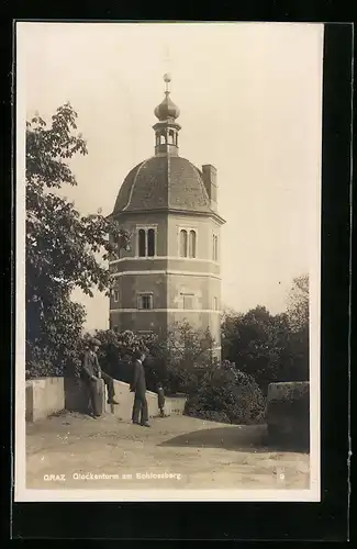 AK Graz, Glockenturm am Schlossberg mit Besuchern