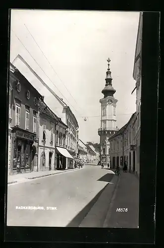 AK Radkersburg, Strassenpartie mit Geschäften und Kirche