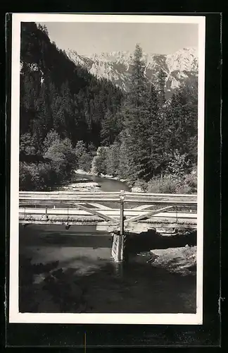 AK Krampen /Mürz, Brücke mit Fluss und Bergblick