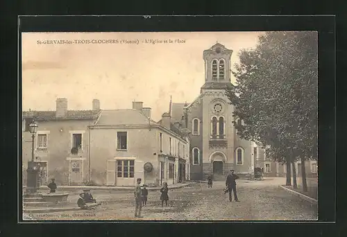 AK Saint-Gervais-les-Trois-Clochers, L`Eglise et la Place