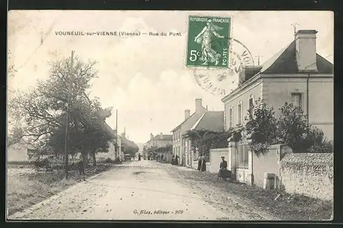 AK Vouneuil-sur-Vienne, Rue du Pont