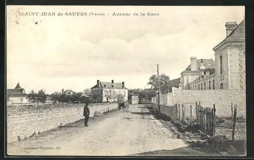 AK Saint-Jean-de-Sauves, Avenue de la Gare
