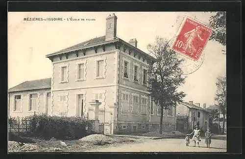 AK Mézièrs-sur-Issoire, L`École de Filles
