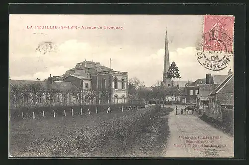 AK La Feuillie, Avenue du Tronquay, Strassenpartie am Ortseingang