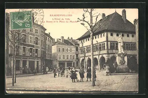 AK Rambervillers, l'Hotel de Ville, la Statue et la Place du Marché