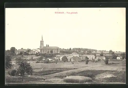 AK Uzemain, Teilansicht mit Kirche