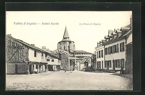 AK Saint-Savin, Vallée d`Argelès, La Place et l`Eglise