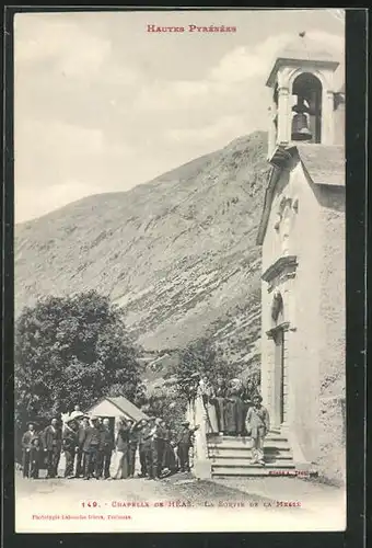 AK Heas, La Chapelle, la Sortie de la Messe