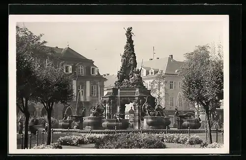 AK Mannheim, Pyramide auf d. Paradeplatz