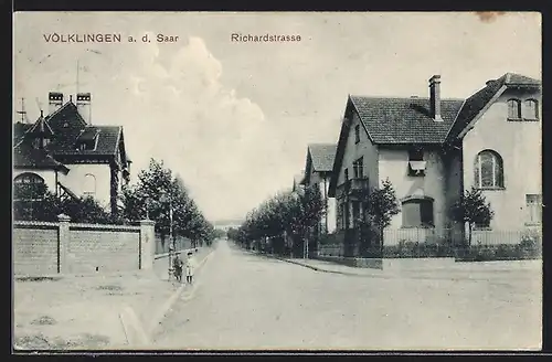 AK Völklingen / Saar, Blick in die Richardstrasse