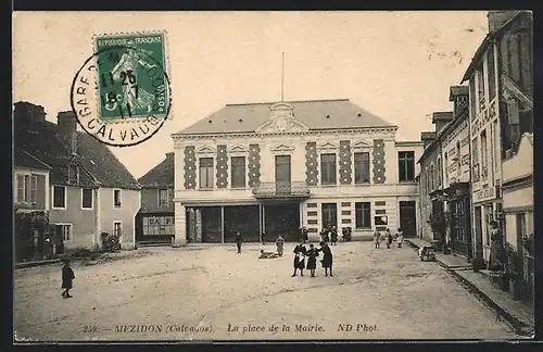 AK Mezidon, la Place de la Mairie