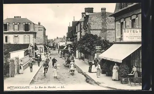 AK Houlgate, La Rue du Marché, Strassenpartie