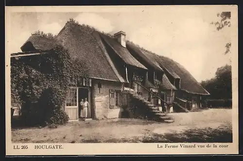 AK Houlgate, la Ferme Vimard vue de la cour