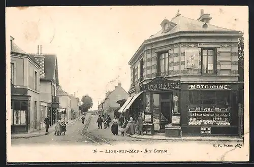 AK Lion-sur-Mer, Rue Carnot, Strassenpartie