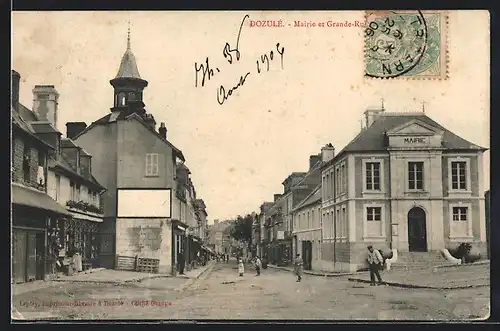 AK Dozulé, Mairie et Grande-Rue