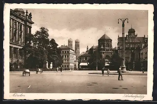 AK München, Lenbachplatz mit Blick auf die Frauenkirche