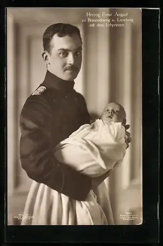 AK Ernst August Herzog von Braunschweig mit seinem Sohn im Arm