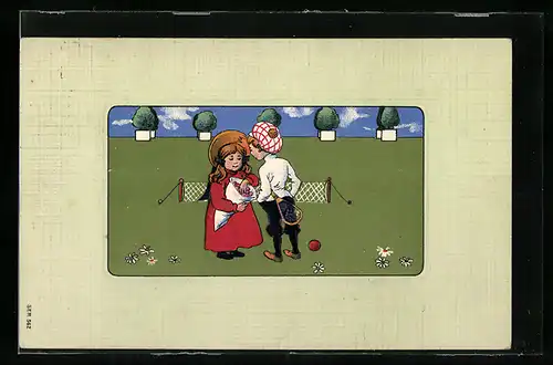 AK Kinderpaar mit Naschtüte auf dem Tennisplatz