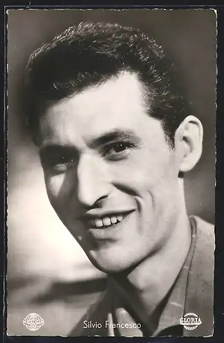 AK Schauspieler Silvio Francesco lächelnd in Kamera blickend