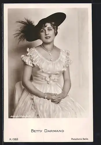 AK Schauspielerin Betty Darman mit grossem Hut