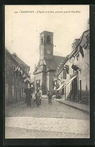 AK Massevaux, L'Eglise et la Rue pavoisee pour la Fete Dieu