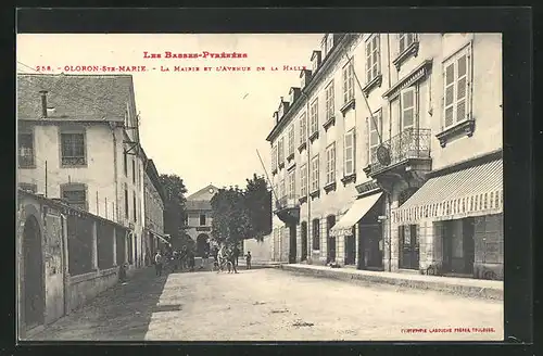 AK Oloron-Ste-Marie, La Mairie et l`Avenue de la Halle