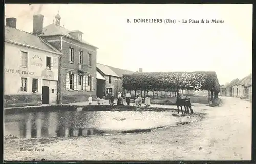 AK Domèliers, La Place & la Mairie