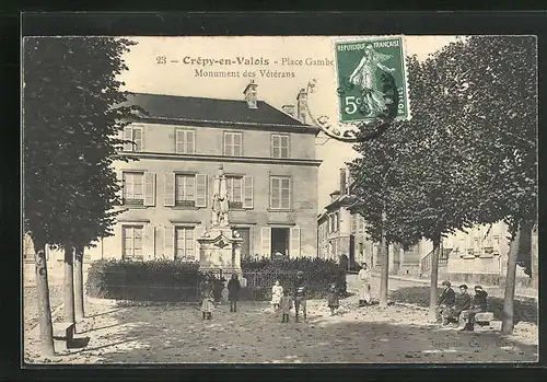AK Crépy-en-Valois, Place Gambetta, Monument des Vétérans