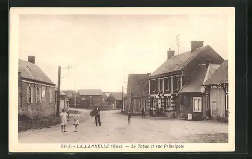 AK La Landelle, Le Tabac et rue Principale