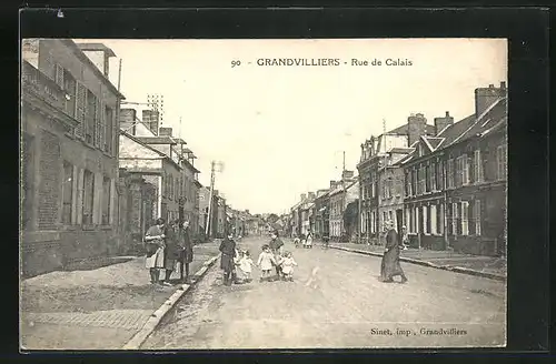 AK Grandvilliers, Rue de Calais, Strassenpartie