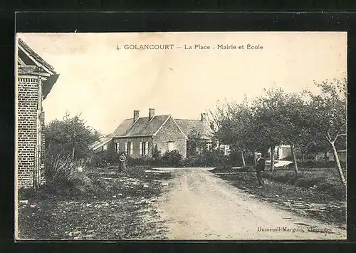 AK Golancourt, la Place, Mairie et École