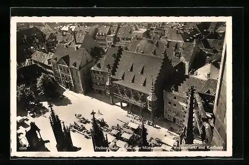 AK Freiburg i. Br., Blick vom Münsterturm auf Wochenmarkt und Kaufhaus