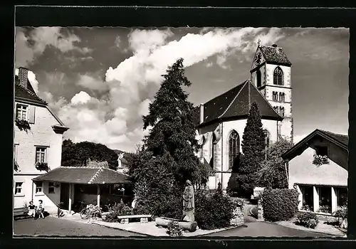 AK Kirchzarten /Schwarzwald, Ortspartie an der Kirche