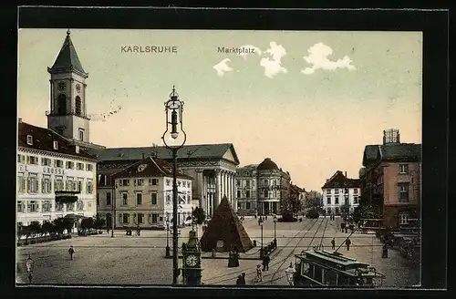 AK Karlsruhe, Marktplatz mit Strassenbahn