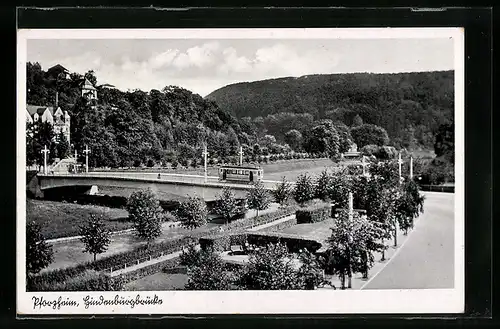 AK Pforzheim, Die Hindenburgbrücke mit Strassenbahn