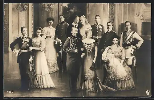 AK Kaiserin Auguste Victoria Königin von Preussen im Kreise ihrer Familie