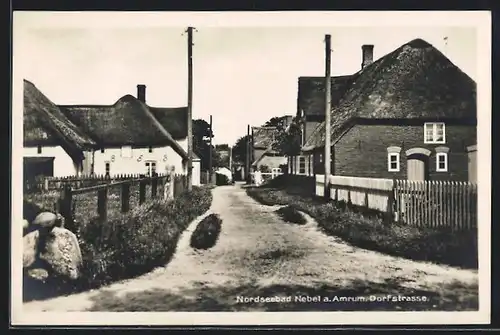 AK Nebel / Amrum, Dorfstrasse mit alten Häusern