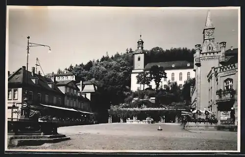 AK Bad Leutenberg, Marktplatz mit Kirche und Hotel Schwarzburger Hof