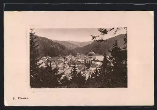 AK Sankt Blasien, Ortsansicht aus der Vogelschau im Passepartout-Rahmen