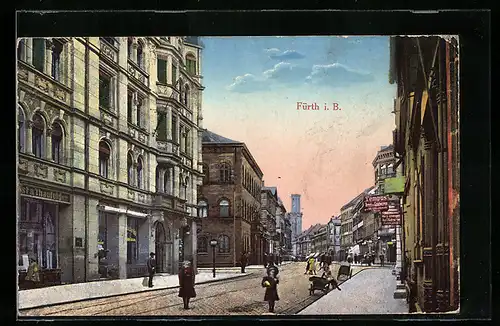 AK Fürth i. B., Strassenpartie mit Geschäften und Passanten