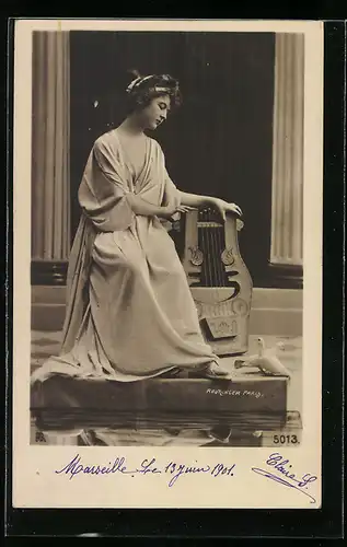 Foto-AK Atelier Reutlinger, Paris: Junge Frau in römischer Toga die Harfe spielend