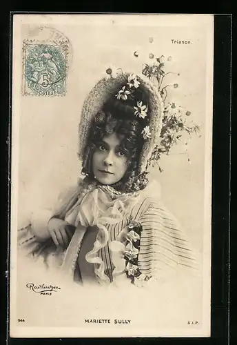 Foto-AK Atelier Reutlinger, Paris: Junge Frau mit Blumen am Hut, Mariette Sully