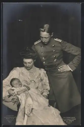 AK Kronprinz Wilhelm von Preussen mit Gattin und Säugling